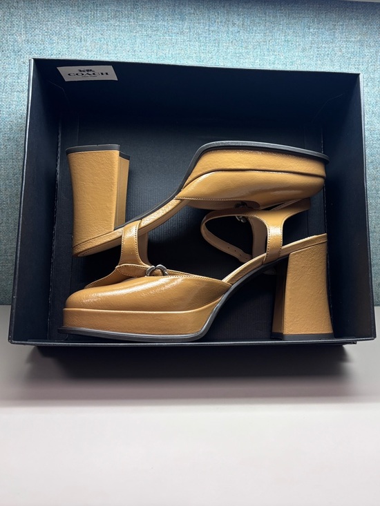 Coach Shoes - Newn’Box Tea Rose Sz 9.5 Patent Leather Block Heel Pumps by COACH in Honey Brown
